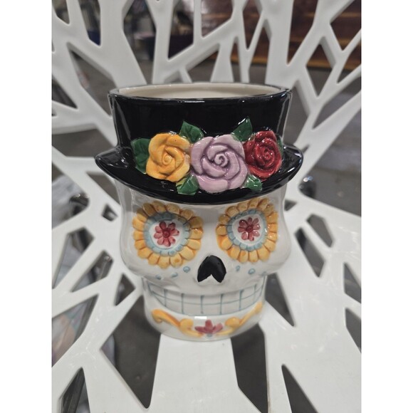 Ashland Other - Ceramic Day Of The Dead White Skull w Hat Centerpiece 8.5" H X 6" W